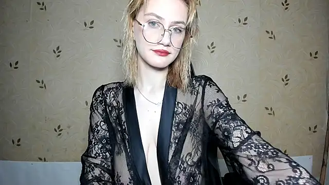 Snapshot of NicoleDaviss chatting on June 30, 7:25 pm NicoleDaviss online show from June 30, 7:25 pm