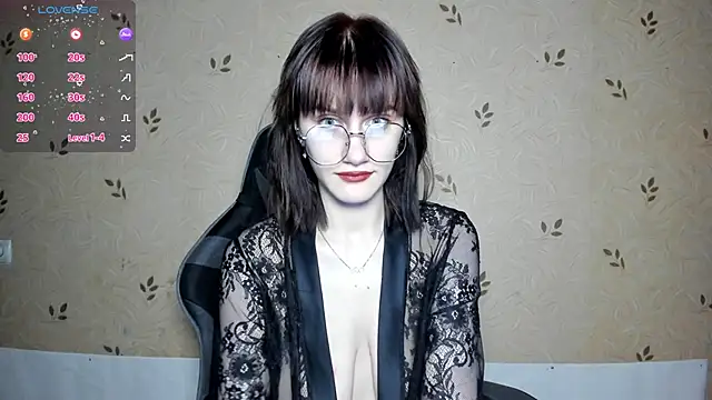 Snapshot of NicoleDaviss chatting on June 6, 7:19 pm NicoleDaviss online show from June 6, 7:19 pm