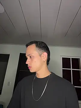 Snapshot of HarryGaze chatting on February 24, 9:43 am HarryGaze online show from February 24, 9:43 am