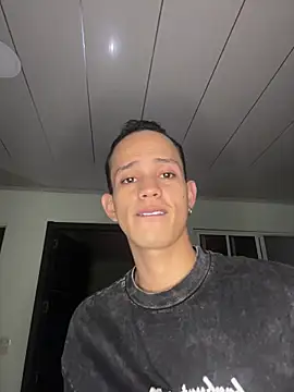 Snapshot of HarryGaze chatting on February 23, 9:32 am HarryGaze online show from February 23, 9:32 am