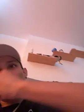 HarryGaze online show from March 6, 1:50 pm