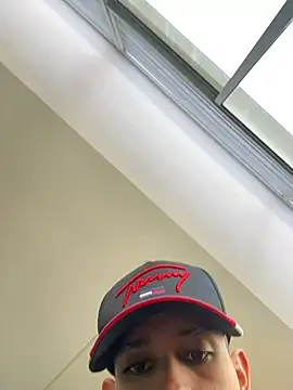 HarryGaze online show from April 10, 1:18 pm