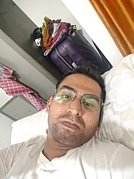Snapshot of RonitVora chatting on May 29, 5:30 pm RonitVora online show from May 29, 5:30 pm