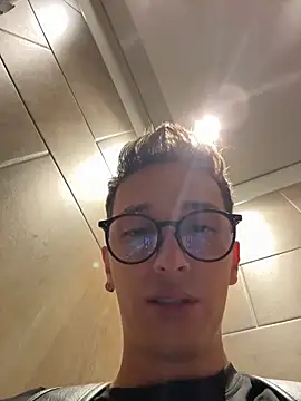 Snapshot of Thiago_Jones1 chatting on June 4, 8:46 pm Thiago Jones1 online show from June 4, 8:46 pm