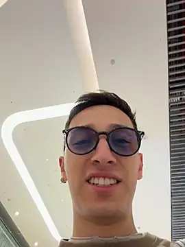 Thiago Jones1 online show from April 9, 6:47 pm