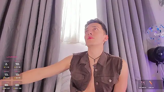 Snapshot of Thiago_Jones1 chatting on March 2, 2:35 pm Thiago Jones1 online show from March 2, 2:35 pm