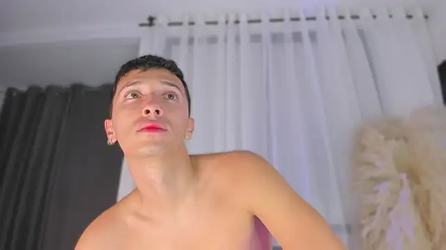 Snapshot of Thiago_Jones1 chatting on June 3, 10:38 am Thiago Jones1 online show from June 3, 10:38 am