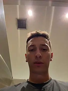 Snapshot of Thiago_Jones1 chatting on June 15, 9:58 pm Thiago Jones1 online show from June 15, 9:58 pm