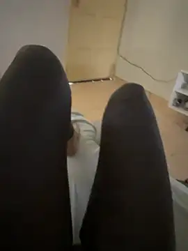 Snapshot of Cristal2342 chatting on February 26, 1:33 pm Cristal2342 online show from February 26, 1:33 pm