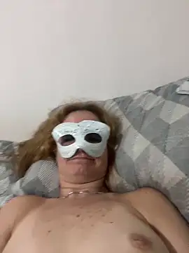 Snapshot of Cristal2342 chatting on February 27, 1:39 am Cristal2342 online show from February 27, 1:39 am