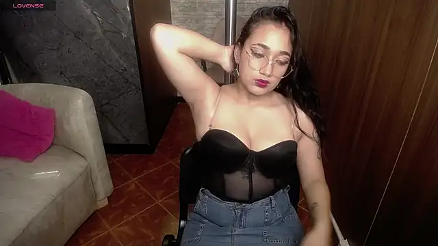 Aura cute  online show from March 5, 3:47 am