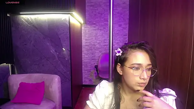 Aura cute  online show from March 4, 3:58 am