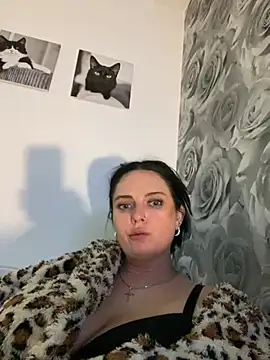 Grizzlybrizzles online show from May 13, 12:28 am