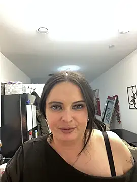 Grizzlybrizzles online show from April 19, 3:18 am