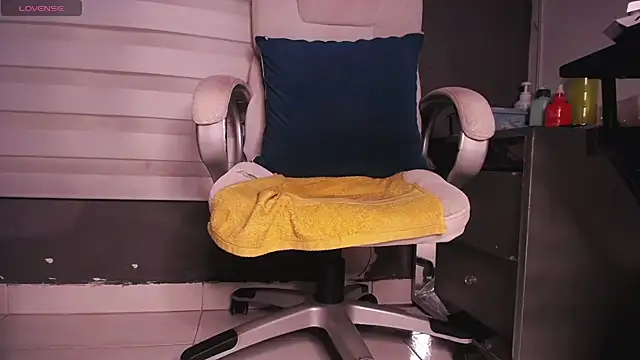 dirty 27cms online show from December 20, 11:51 pm