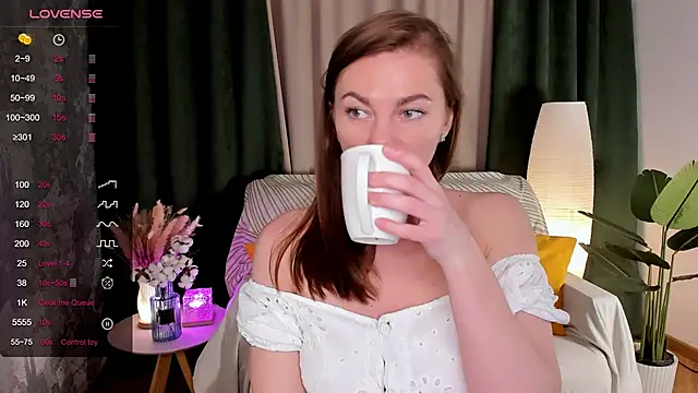 ParisJackson online show from April 3, 8:32 am