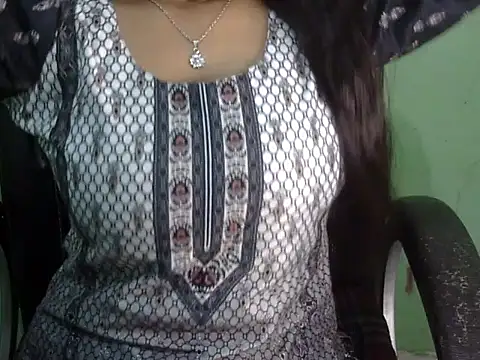 Snapshot of cute_momo_love chatting on May 4, 4:05 am cute momo love online show from May 4, 4:05 am