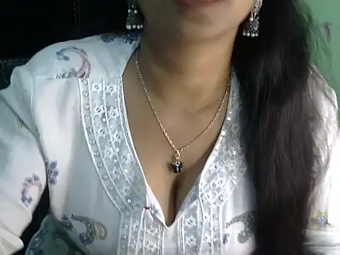 Snapshot of cute_momo_love chatting on April 19, 5:41 am cute momo love online show from April 19, 5:41 am