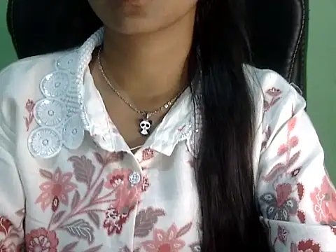 Snapshot of cute_momo_love chatting on April 2, 5:14 am cute momo love online show from April 2, 5:14 am