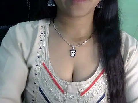 cute momo love online show from March 24, 5:40 am