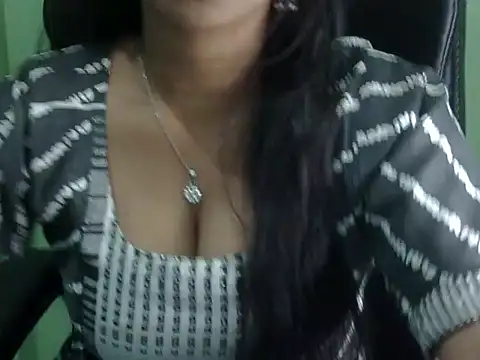 Snapshot of cute_momo_love chatting on May 13, 5:14 am cute momo love online show from May 13, 5:14 am
