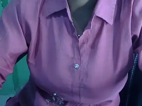 Snapshot of cute_momo_love chatting on May 12, 5:04 am cute momo love online show from May 12, 5:04 am