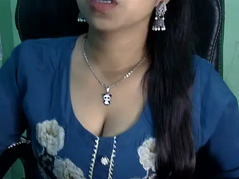 Snapshot of cute_momo_love chatting on March 31, 5:31 am cute momo love online show from March 31, 5:31 am
