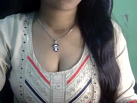 Snapshot of cute_momo_love chatting on April 7, 6:26 am cute momo love online show from April 7, 6:26 am