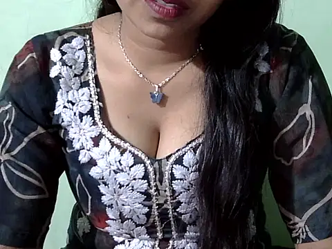 cute momo love online show from February 27, 7:52 am