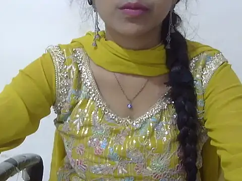 Snapshot of cute_momo_love chatting on May 28, 5:15 am cute momo love online show from May 28, 5:15 am