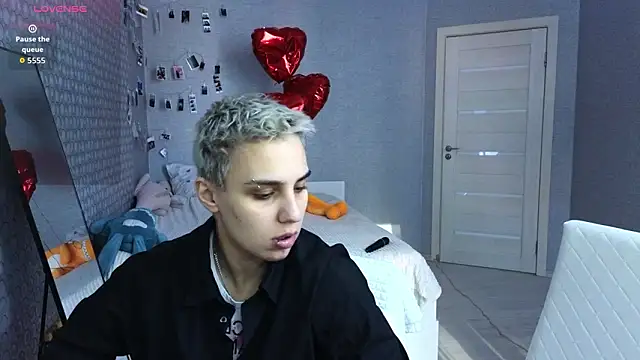 LuxuryLoverss online show from March 15, 10:55 am