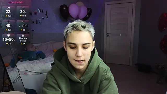 LuxuryLoverss online show from March 25, 11:20 am