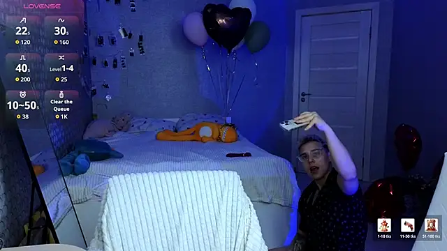 LuxuryLoverss online show from March 29, 11:01 am