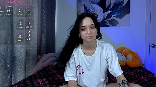 LuxuryLoverss online show from May 17, 11:10 am