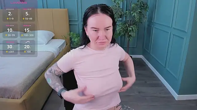 JustGrace online show from April 10, 5:36 am