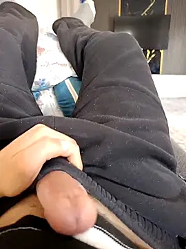 Snapshot of KADINDELISI34 chatting on March 1, 12:05 pm KADINDELISI34 online show from March 1, 12:05 pm