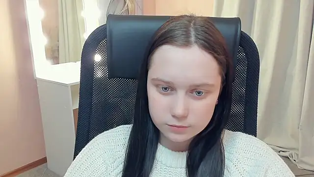 Snapshot of LynnaNull chatting on February 24, 1:23 pm LynnaNull online show from February 24, 1:23 pm