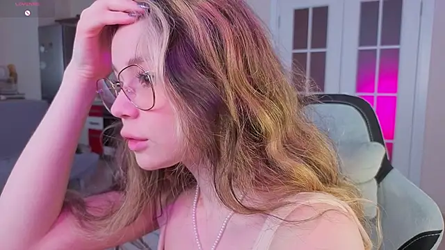 Dipamelly online show from April 1, 2:02 am