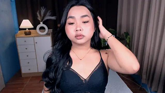 hoellygia online show from March 10, 2:54 pm