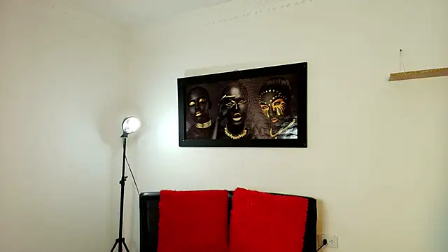 sara lux1 online show from April 13, 2:10 pm