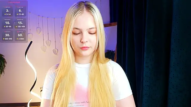 Elle Funning online show from March 11, 3:00 am