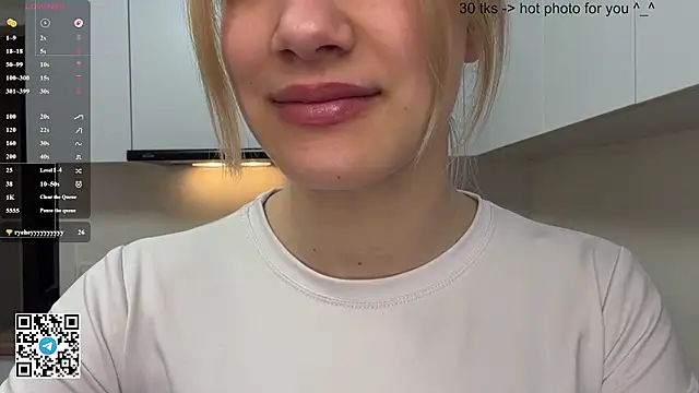 Snapshot of Carolini_i chatting on April 26, 5:43 pm Carolini i online show from April 26, 5:43 pm