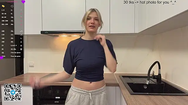 Snapshot of Carolini_i chatting on April 27, 5:55 pm Carolini i online show from April 27, 5:55 pm