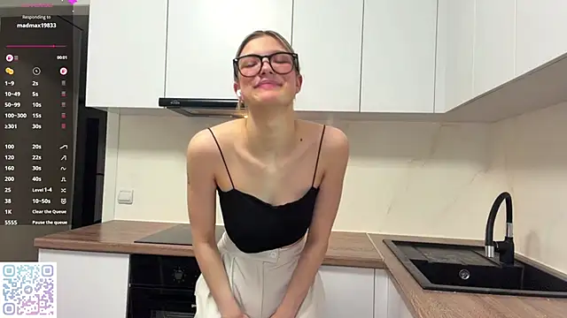 Snapshot of Carolini_i chatting on June 14, 4:19 pm Carolini i online show from June 14, 4:19 pm