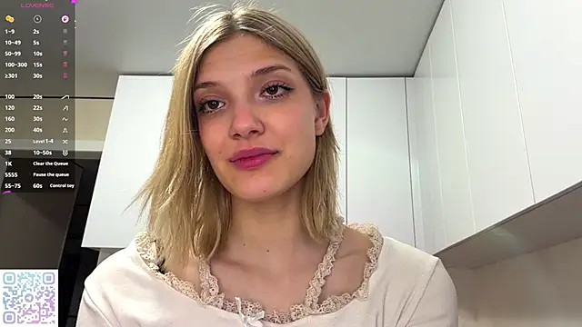 Snapshot of Carolini_i chatting on May 30, 4:12 pm Carolini i online show from May 30, 4:12 pm
