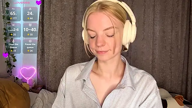 Snapshot of Marry_Sornatiko chatting on June 19, 3:29 pm Marry Sornatiko online show from June 19, 3:29 pm