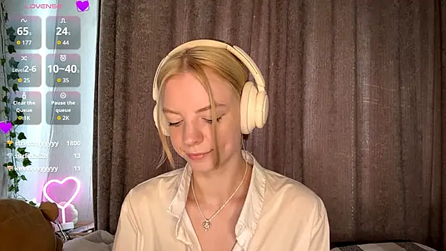 Snapshot of Marry_Sornatiko chatting on June 21, 3:07 pm Marry Sornatiko online show from June 21, 3:07 pm