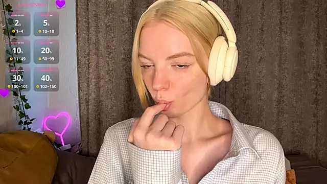 Snapshot of Marry_Sornatiko chatting on June 24, 2:04 pm Marry Sornatiko online show from June 24, 2:04 pm