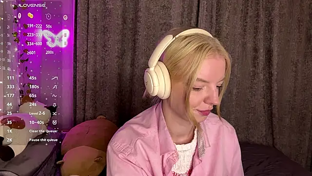 Snapshot of Marry_Sornatiko chatting on July 16, 6:05 pm Marry Sornatiko online show from July 16, 6:05 pm