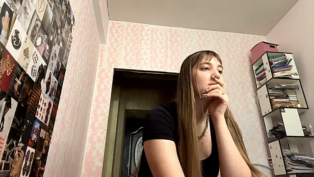 Snapshot of JanineThielman chatting on June 4, 6:29 am JanineThielman online show from June 4, 6:29 am
